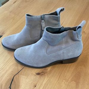Vionic Womens size 8 ankle booties boots New